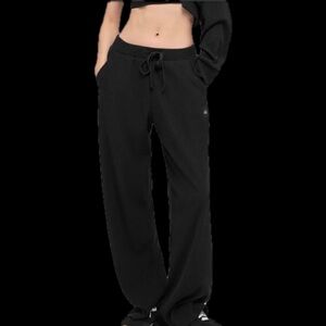 Alo- AUTHENTIC Muse wide leg pant NWT